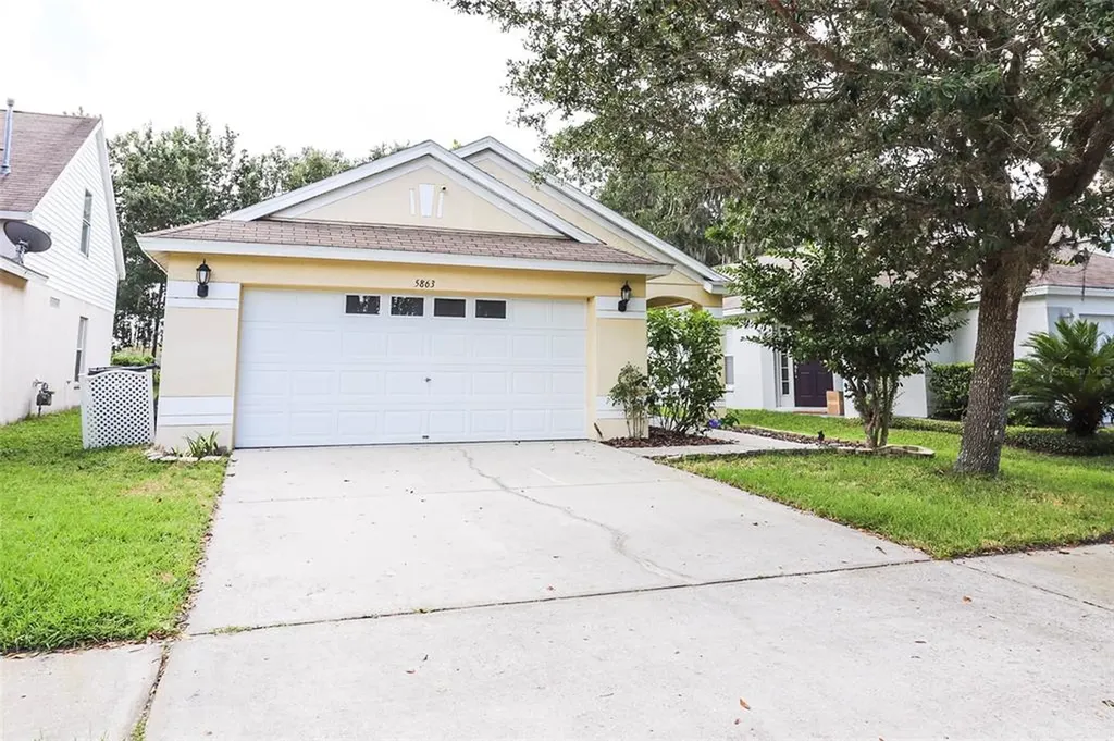 5863 Wrenwater Drive Lithia FL 33547