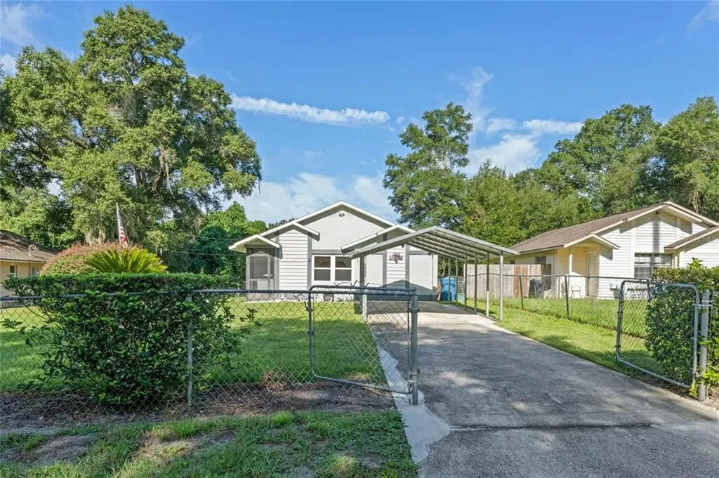 1582 S High Street Deland FL 32720