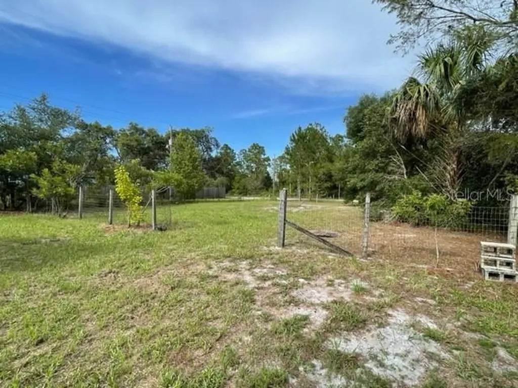28940 Hibiscus Avenue Paisley FL 32767