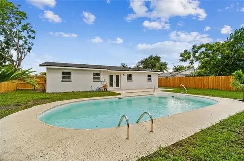 8383 Jacaranda Avenue Seminole FL 33777
