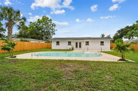 8383 Jacaranda Avenue Seminole FL 33777