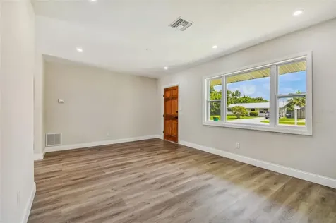 8383 Jacaranda Avenue Seminole FL 33777