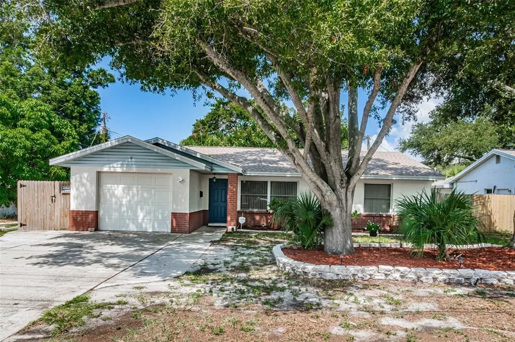 586 52nd Street N St Petersburg FL 33710