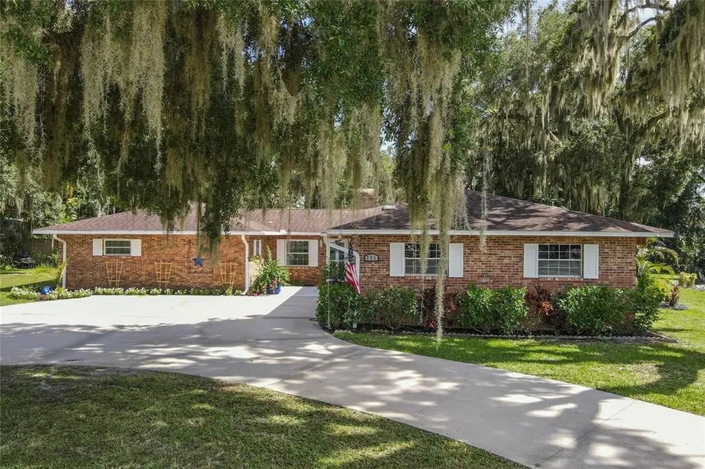 721 W Nelson Street Tavares FL 32778