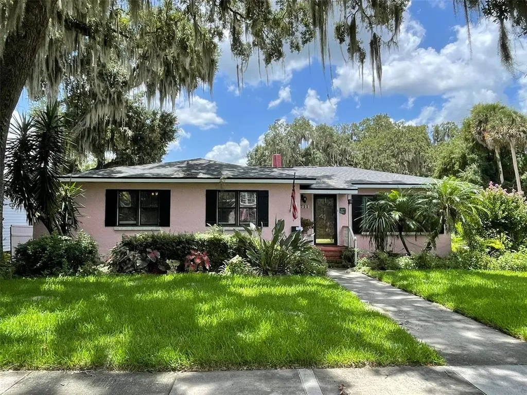 711 Mound Avenue Leesburg FL 34748