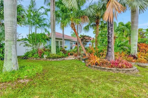 5898 12th Way N St Petersburg FL 33703