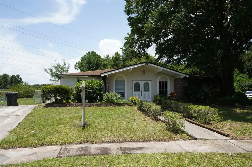 8618 Wood Ridge Road Tampa FL 33619