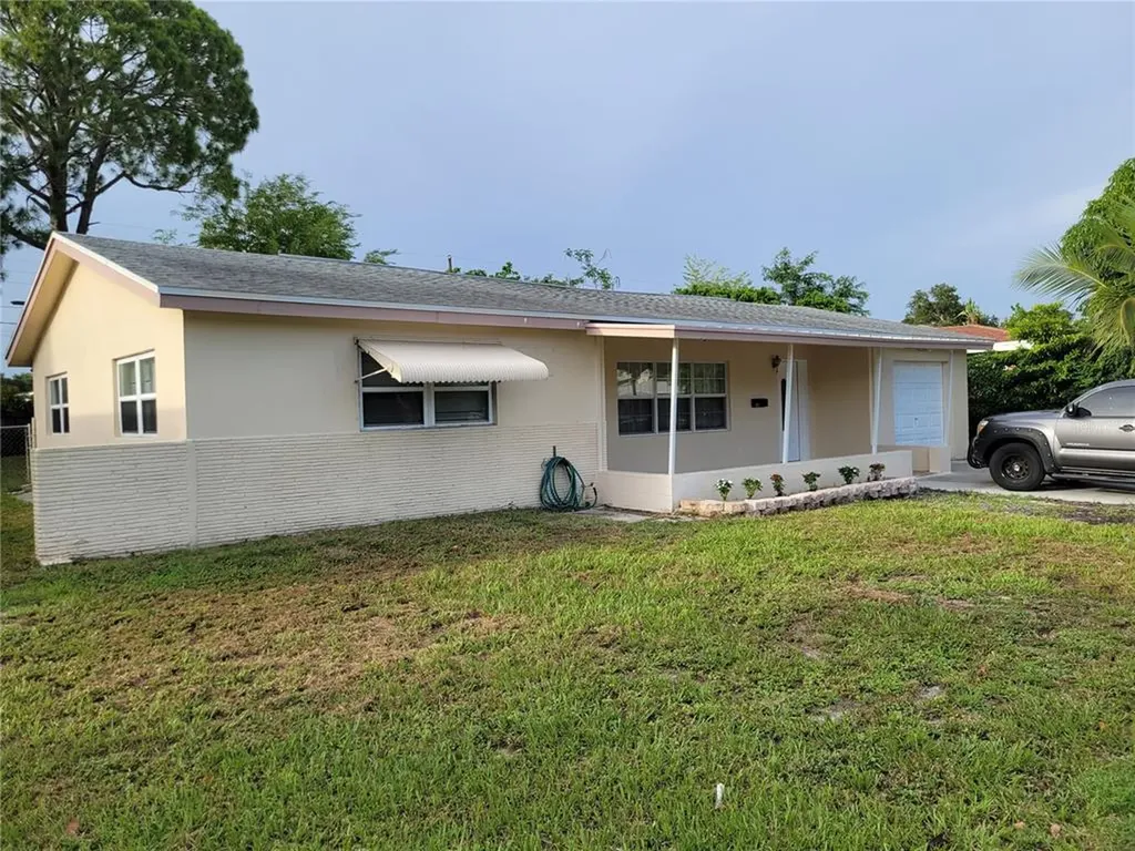 5949 38th Avenue N St Petersburg FL 33710