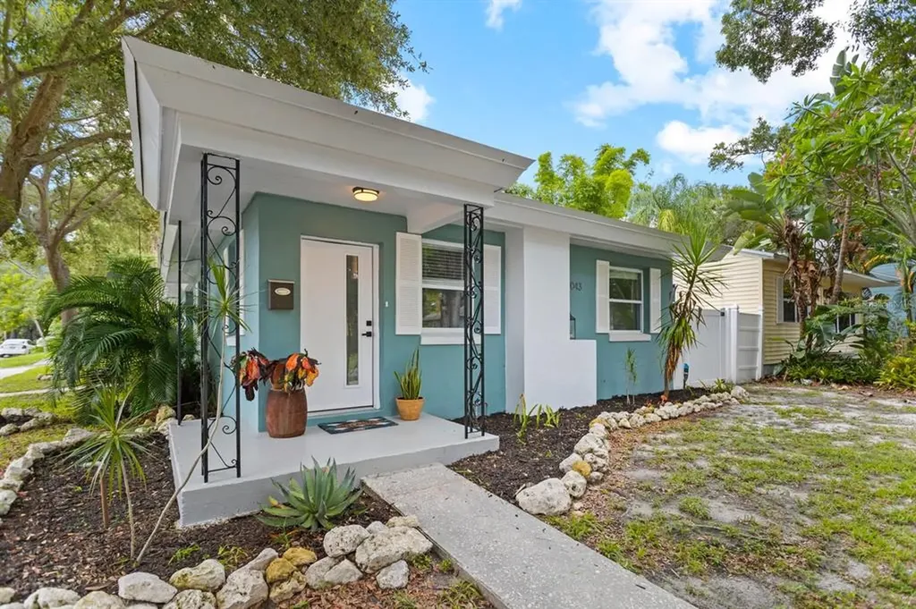 2043 14th Street N St Petersburg FL 33704