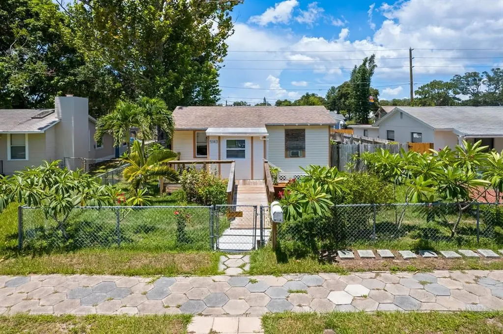 5143 Dartmouth Avenue N St Petersburg FL 33710
