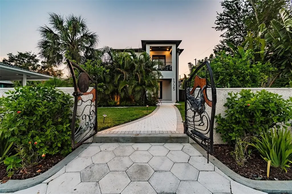 1725 Bay Street SE St Petersburg FL 33701