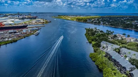 1476 Harbour Walk Road Tampa FL 33602