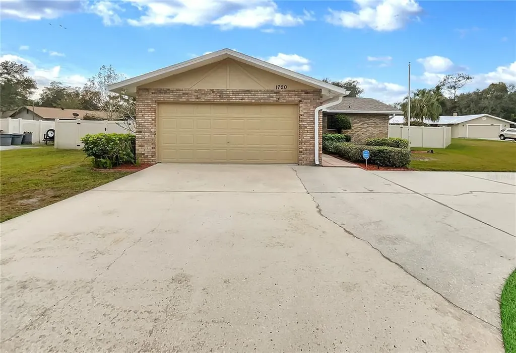 1720 Woodside Court Kissimmee FL 34744