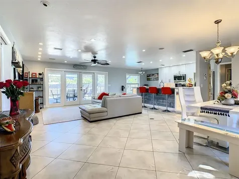 1677 Bayonne Street Sarasota FL 34231