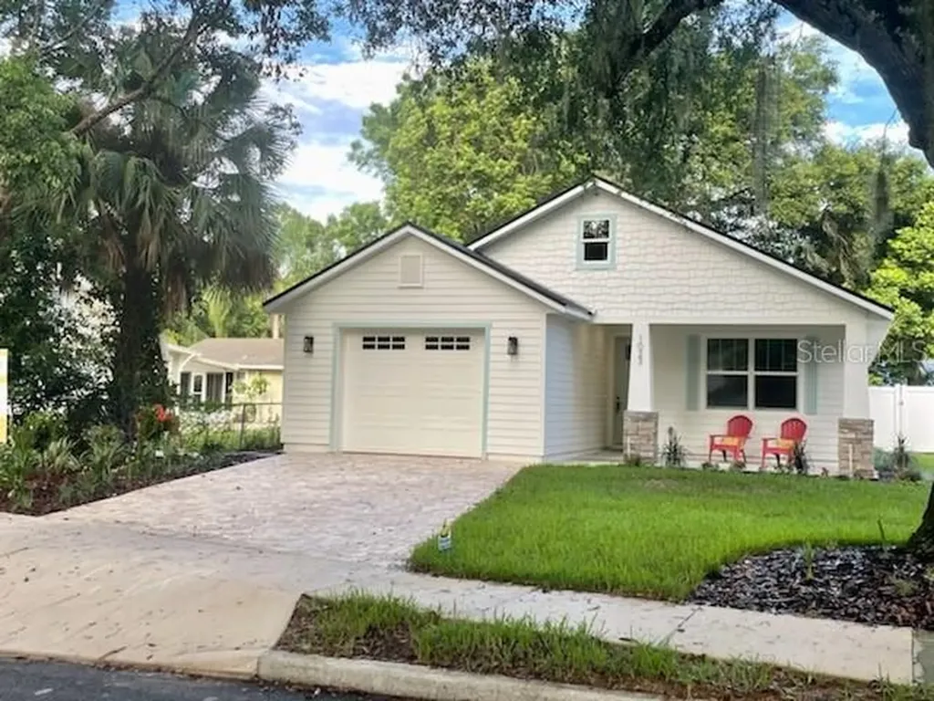 1023 N Clayton Street Mount Dora FL 32757