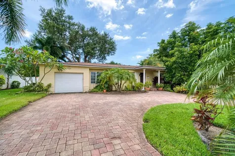 5262 25th Avenue N St Petersburg FL 33710