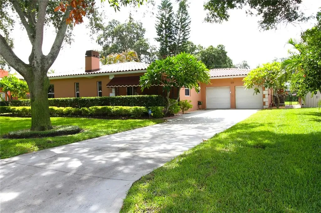 225 Catalan Boulevard NE St Petersburg FL 33704