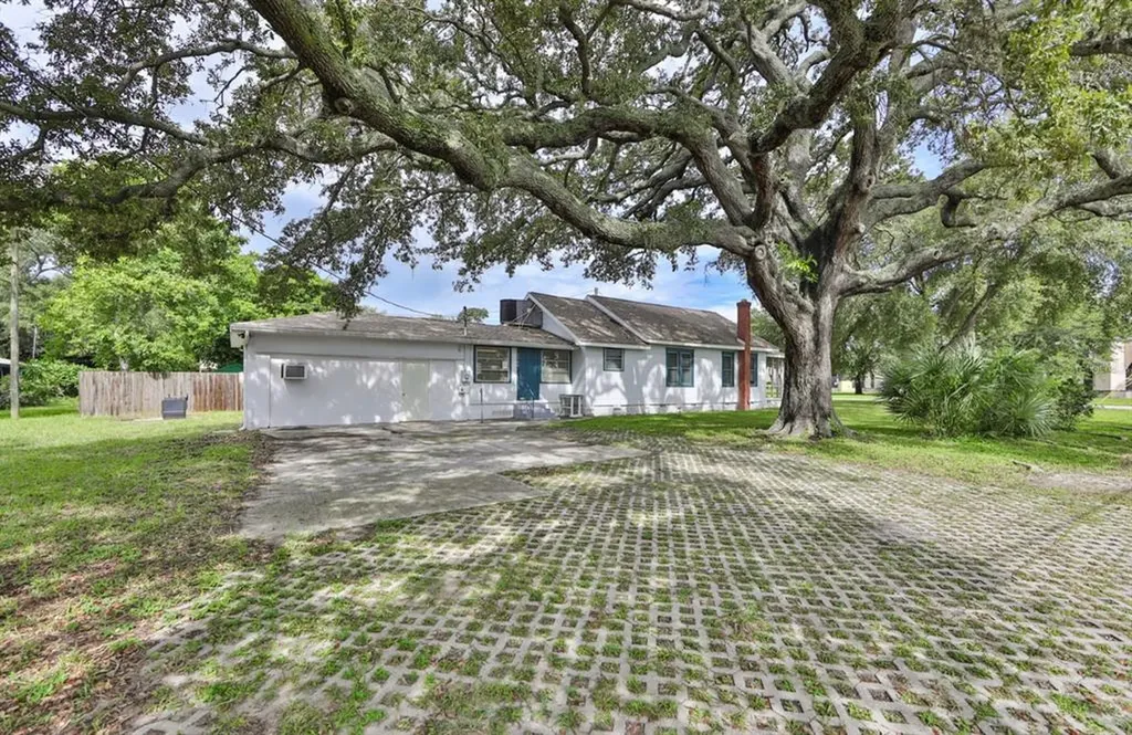 4940 41st Avenue N St Petersburg FL 33709