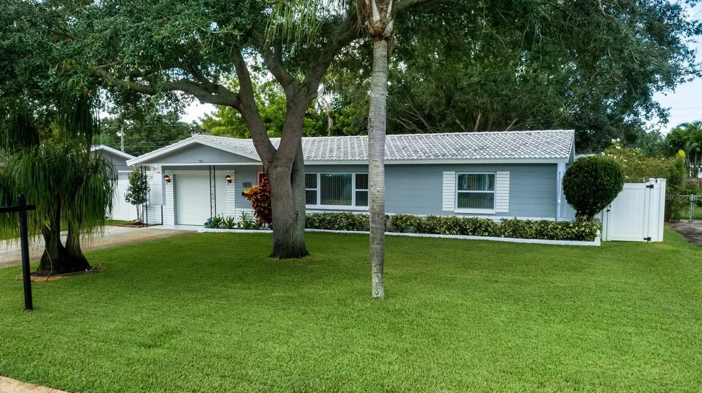5676 31st Avenue N St Petersburg FL 33710