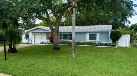 5676 31st Avenue N St Petersburg FL 33710