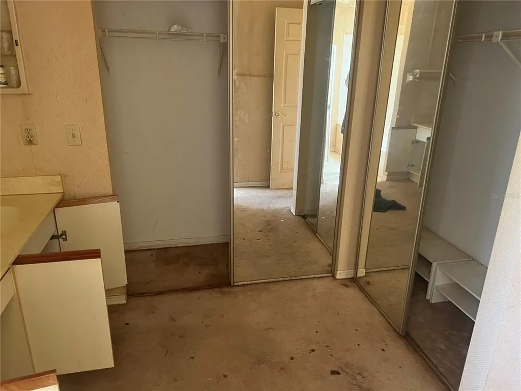 1404 Midoneck Court Valrico FL 33596