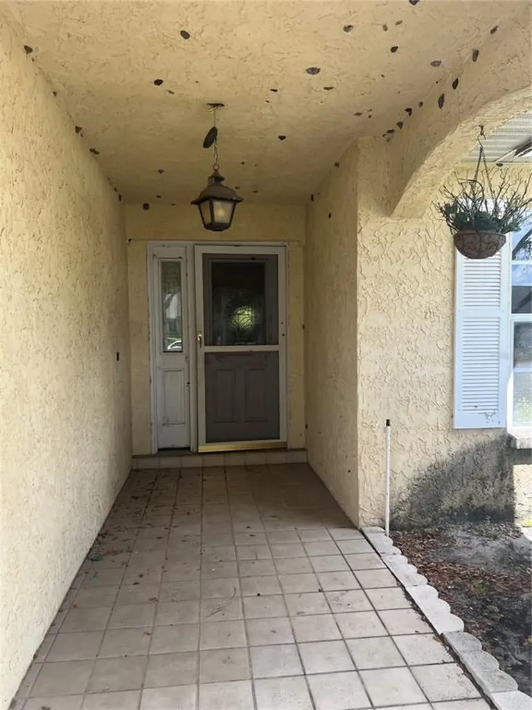 1404 Midoneck Court Valrico FL 33596