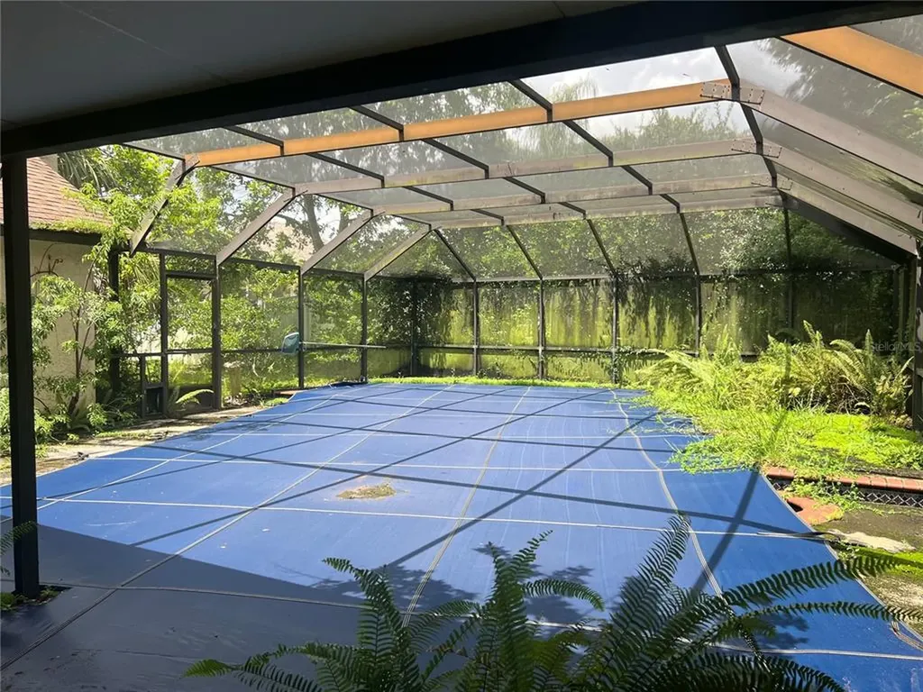 1404 Midoneck Court Valrico FL 33596