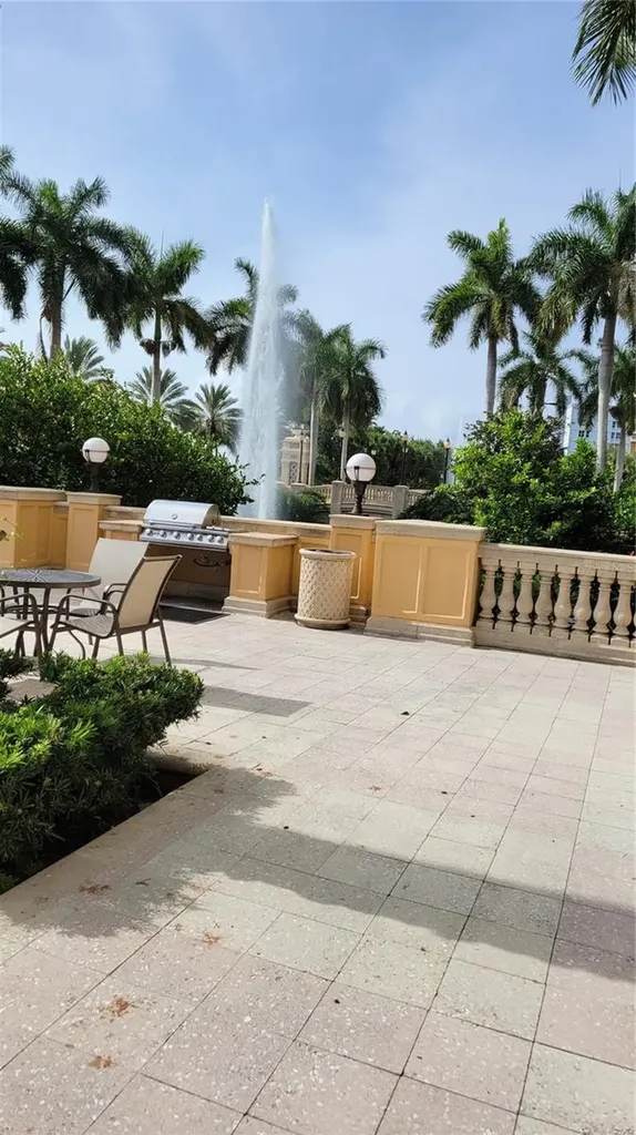 750 N Tamiami Trail Sarasota FL 34236