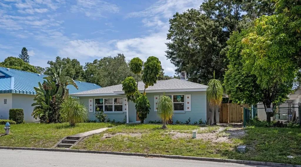 617 26th Street W Bradenton FL 34205