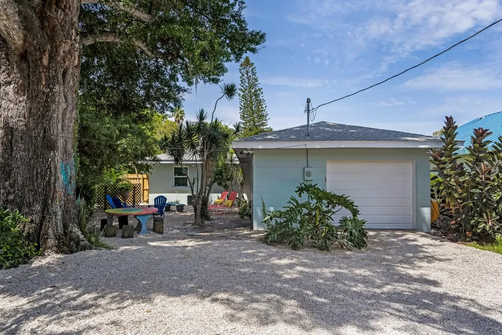 617 26th Street W Bradenton FL 34205