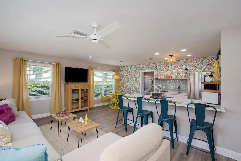 617 26th Street W Bradenton FL 34205