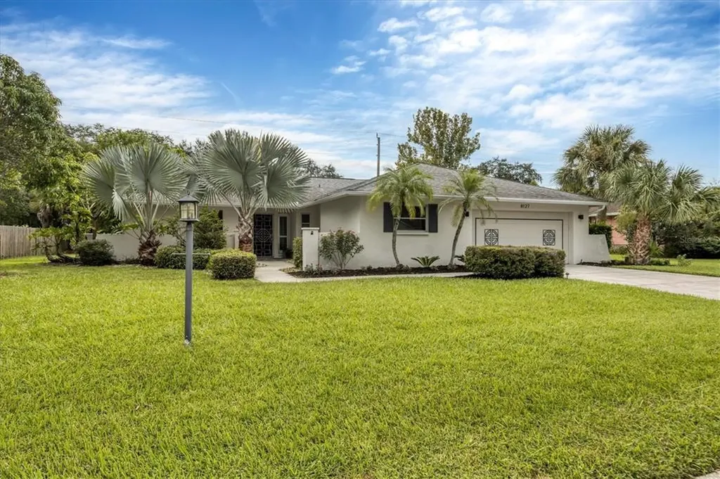8127 Timber Lake Lane Sarasota FL 34243