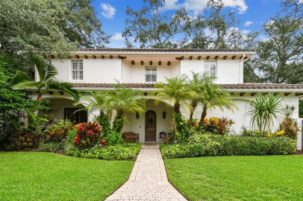 3320 W Carrington Street Tampa FL 33611