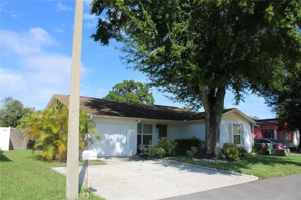 7606 Woodland Oaks Court Tampa FL 33615