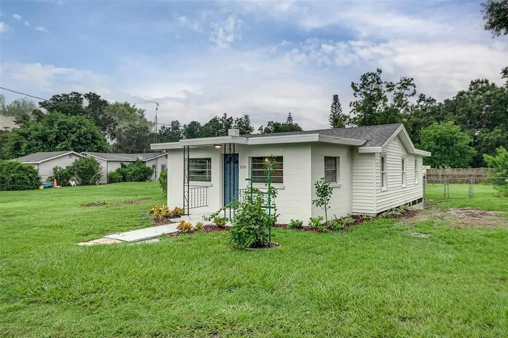 208 Elmer Street Auburndale FL 33823