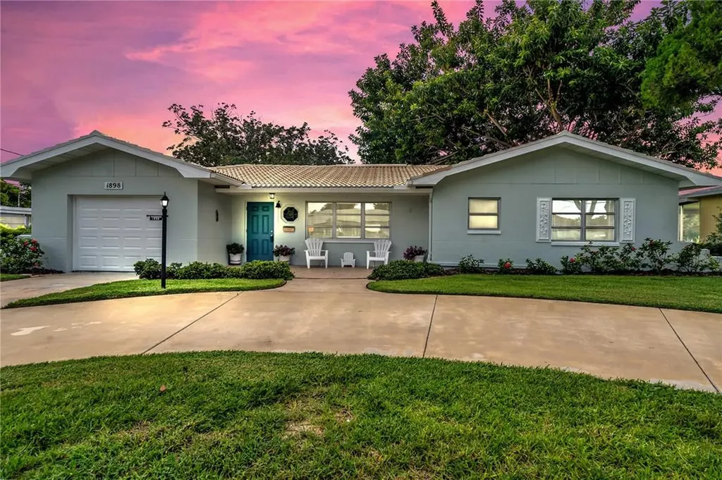 1898 41st Street N St Petersburg FL 33713