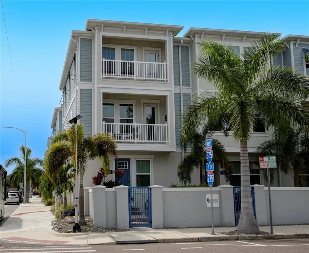 260 8th Street N St Petersburg FL 33701
