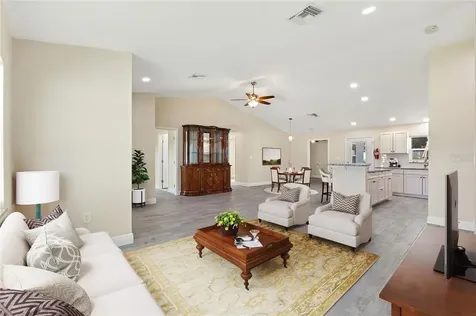 200 1/2 North Boulevard W Davenport FL 33837