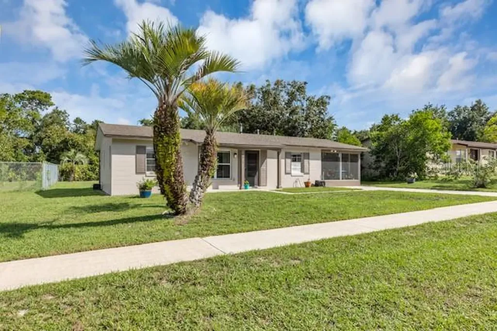 2812 Fulford Street Deltona FL 32738