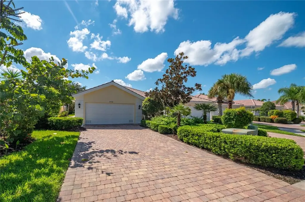 5738 Tristino Lane Sarasota FL 34238
