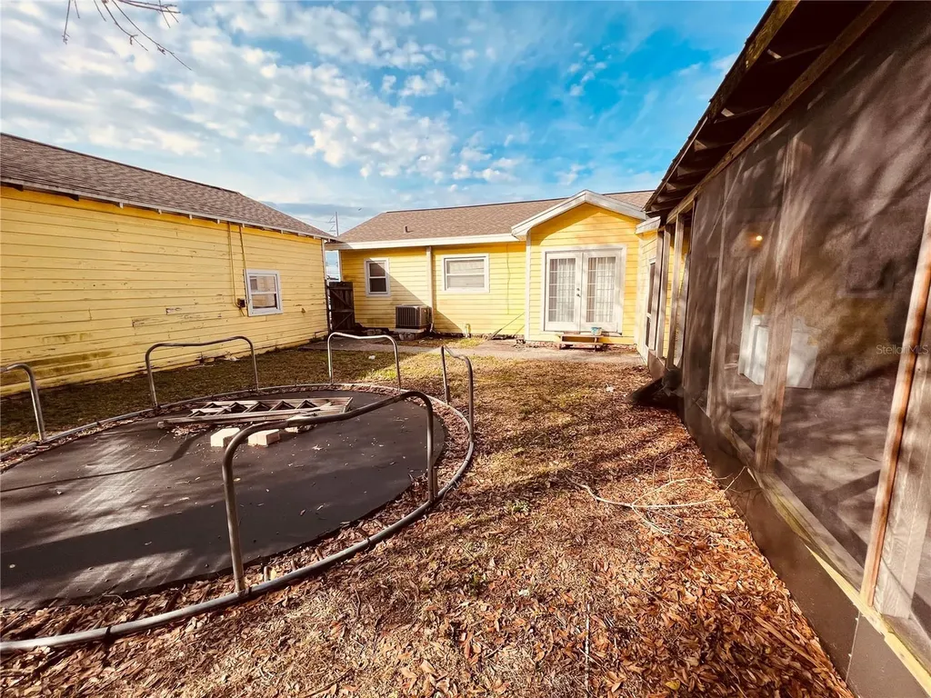 2734 53rd Avenue N St Petersburg FL 33714