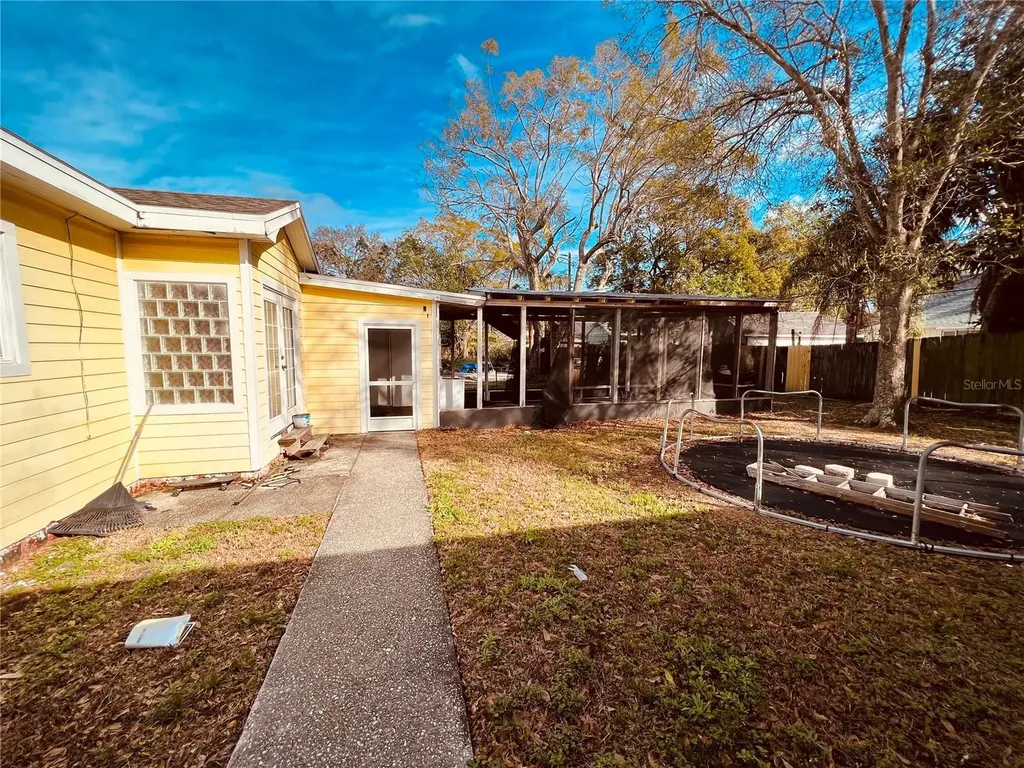 2734 53rd Avenue N St Petersburg FL 33714