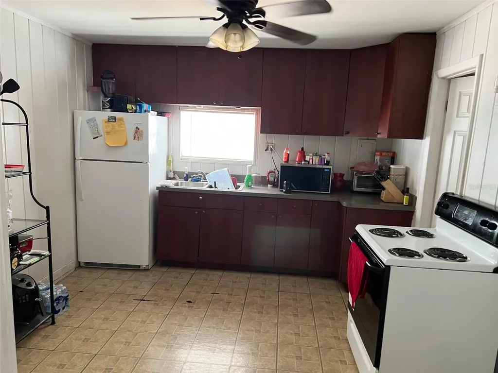 2734 53rd Avenue N St Petersburg FL 33714