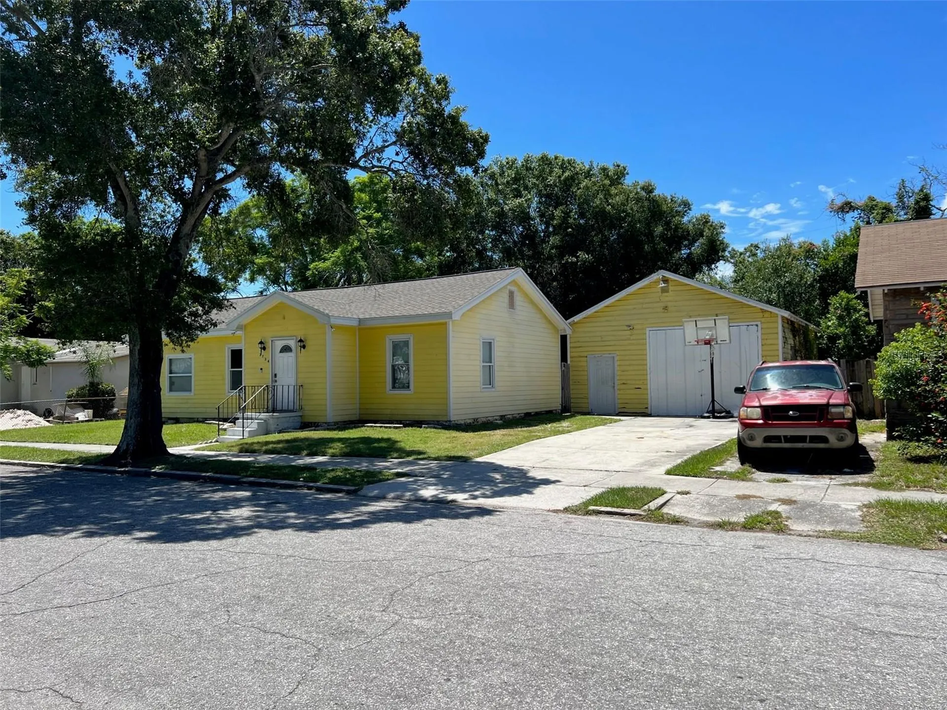 2734 53rd Avenue N St Petersburg FL 33714