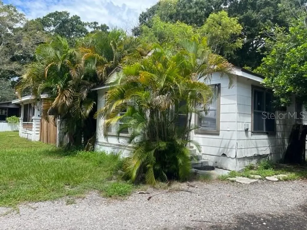 3227 70th Avenue N St Petersburg FL 33702