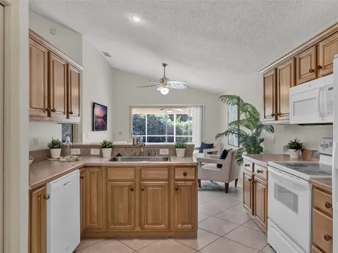 986 N Lake Claire Circle Oviedo FL 32765
