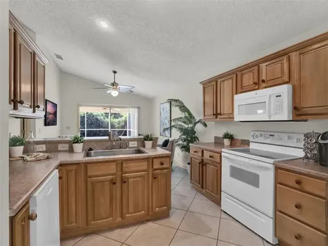 986 N Lake Claire Circle Oviedo FL 32765