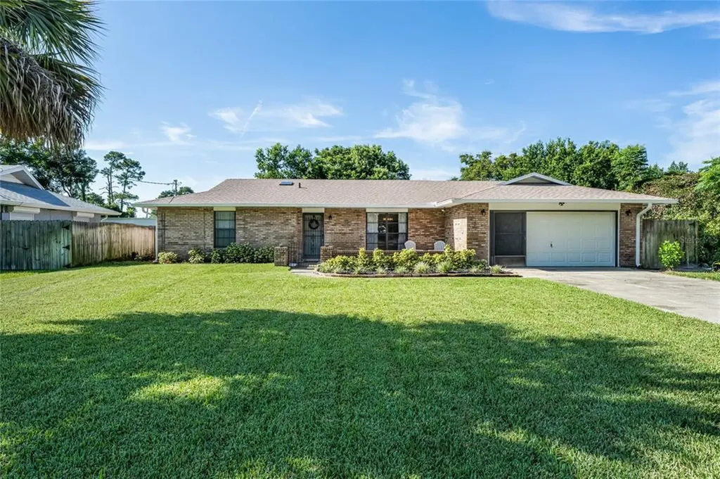 1109 Cambridge Street Deltona FL 32725