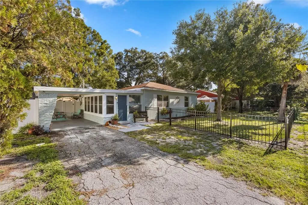 3011 W Van Buren Drive Tampa FL 33611