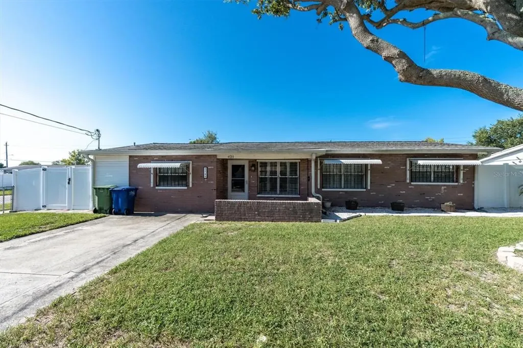 4720 W Fairview Heights Tampa FL 33616